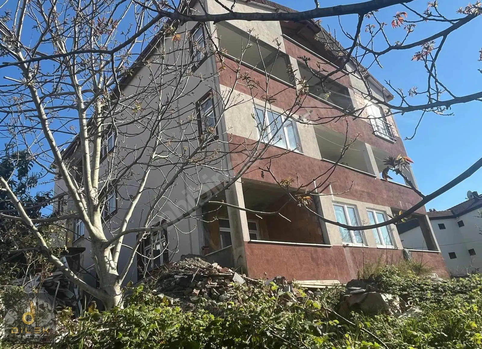Kışla Köseler Mah Satılık Müstakil Bina ve Arsa