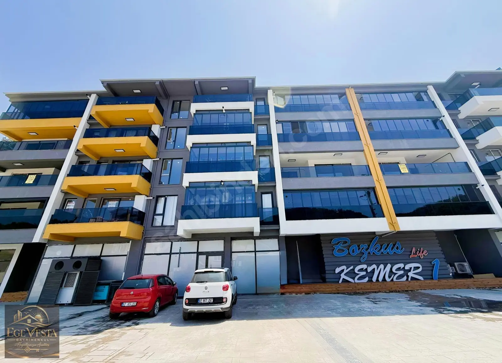 Kemerde Anayola Cephe Okullar Bölgesinde Eşyasız Kiralık 1+1