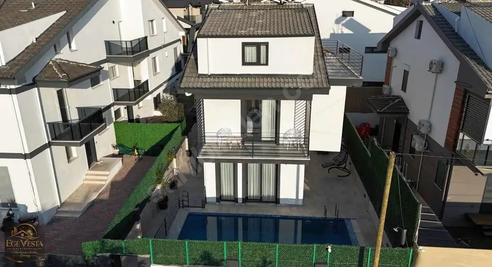 Müstakil Havuzlu 4+1 Lüks Villa – fotoğraf 3