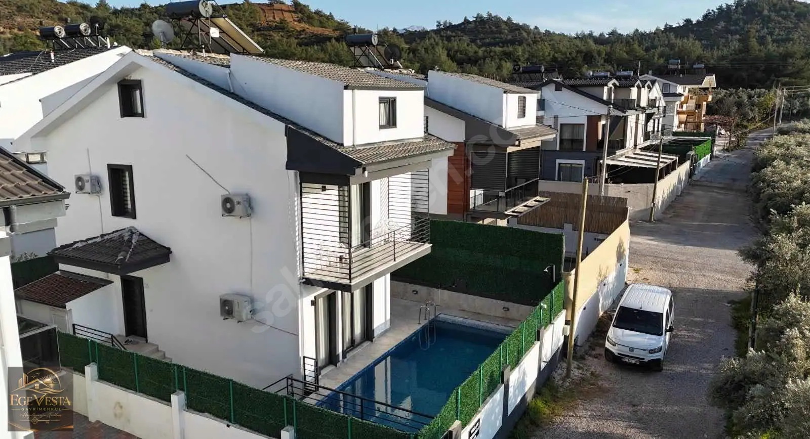Müstakil Havuzlu 4+1 Lüks Villa
