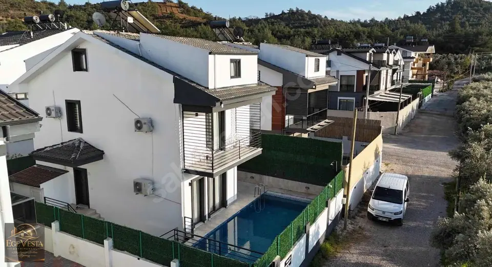 Müstakil Havuzlu 4+1 Lüks Villa